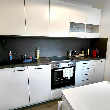 아파트 Apartment, Zentral